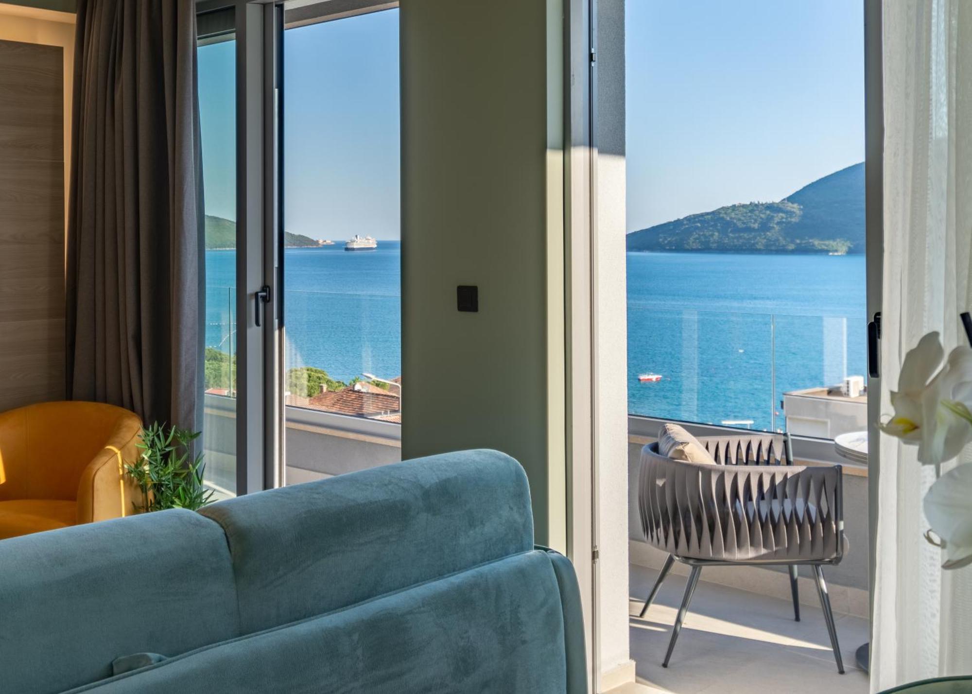 Garni Hotel Kruso Herceg Novi Exteriör bild