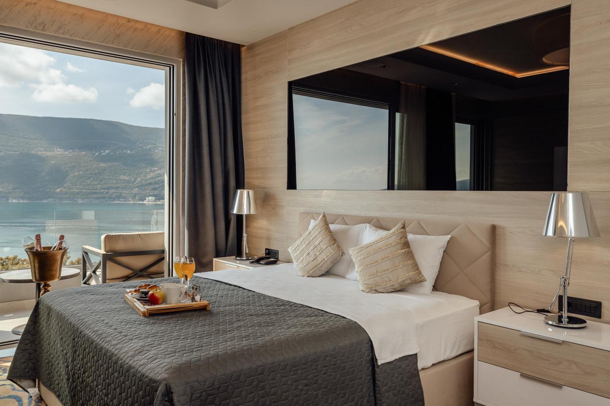Garni Hotel Kruso Herceg Novi Exteriör bild