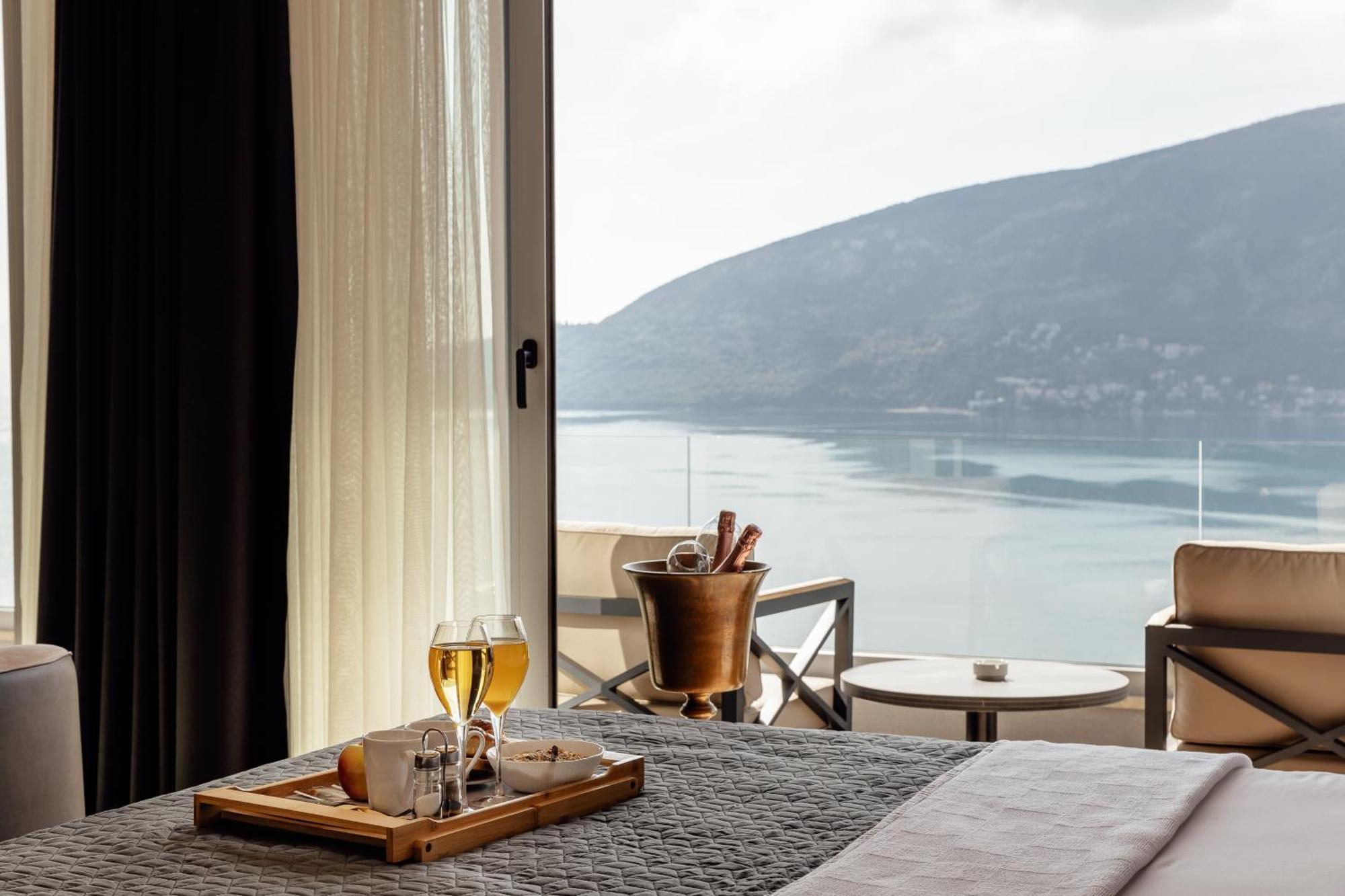 Garni Hotel Kruso Herceg Novi Exteriör bild