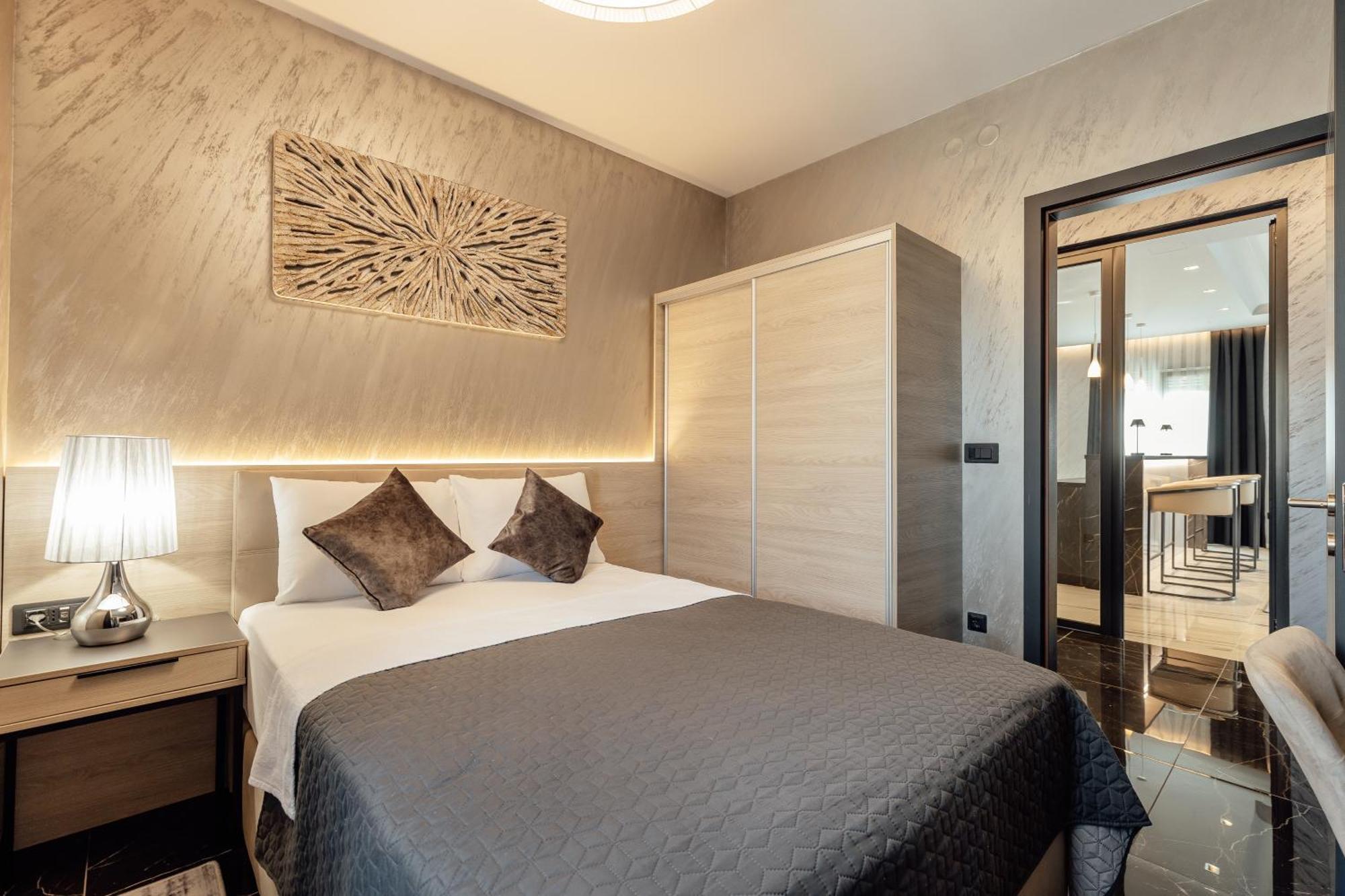 Garni Hotel Kruso Herceg Novi Rum bild
